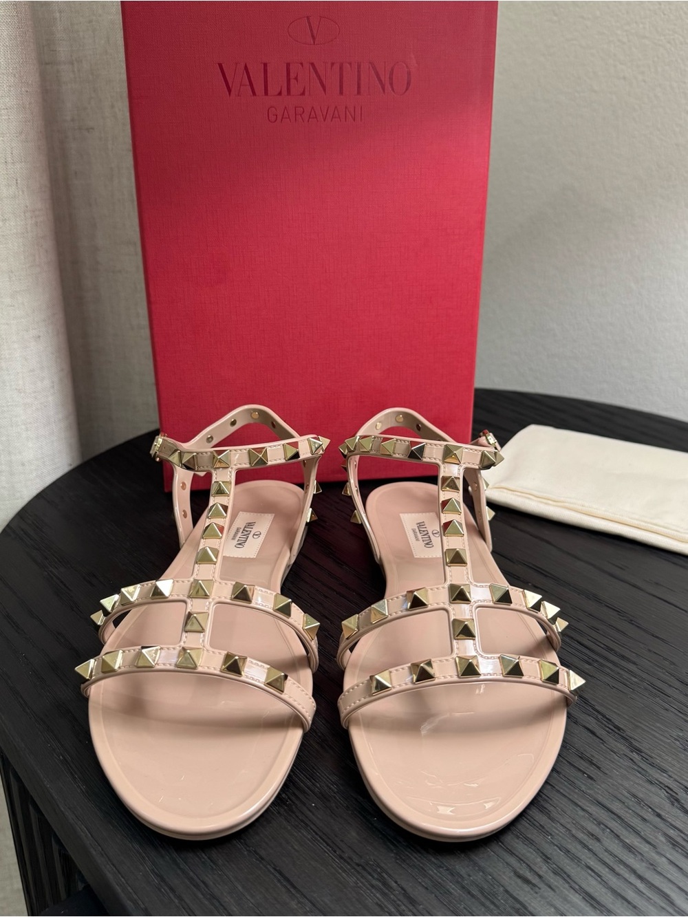 Valentino Garavani Rockstud Flat Rubber Jelly Sandals Nude 38 - Picture 2 of 8